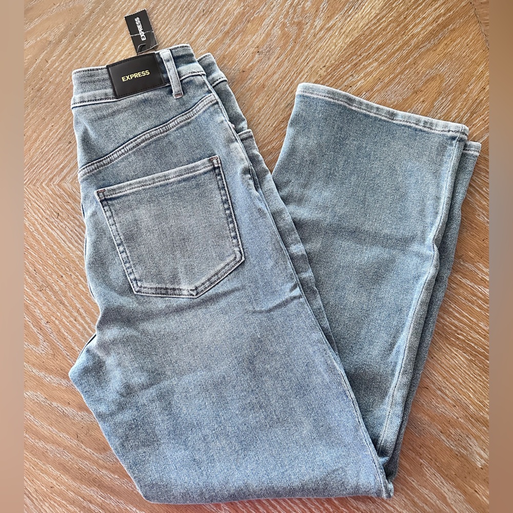 Express Super High Waisted Curvy Modern Straight Jeans - Medium Wash Size 6S